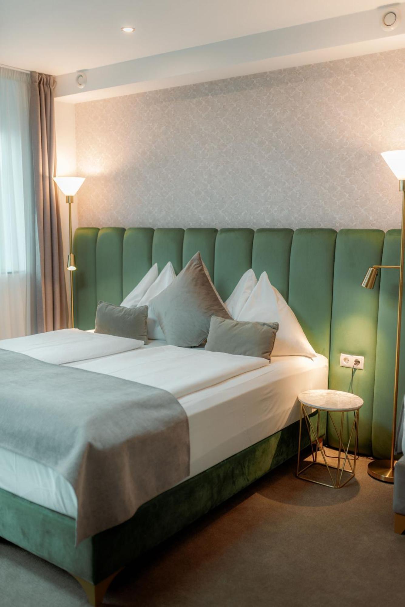NED Hotel Graz Buitenkant foto