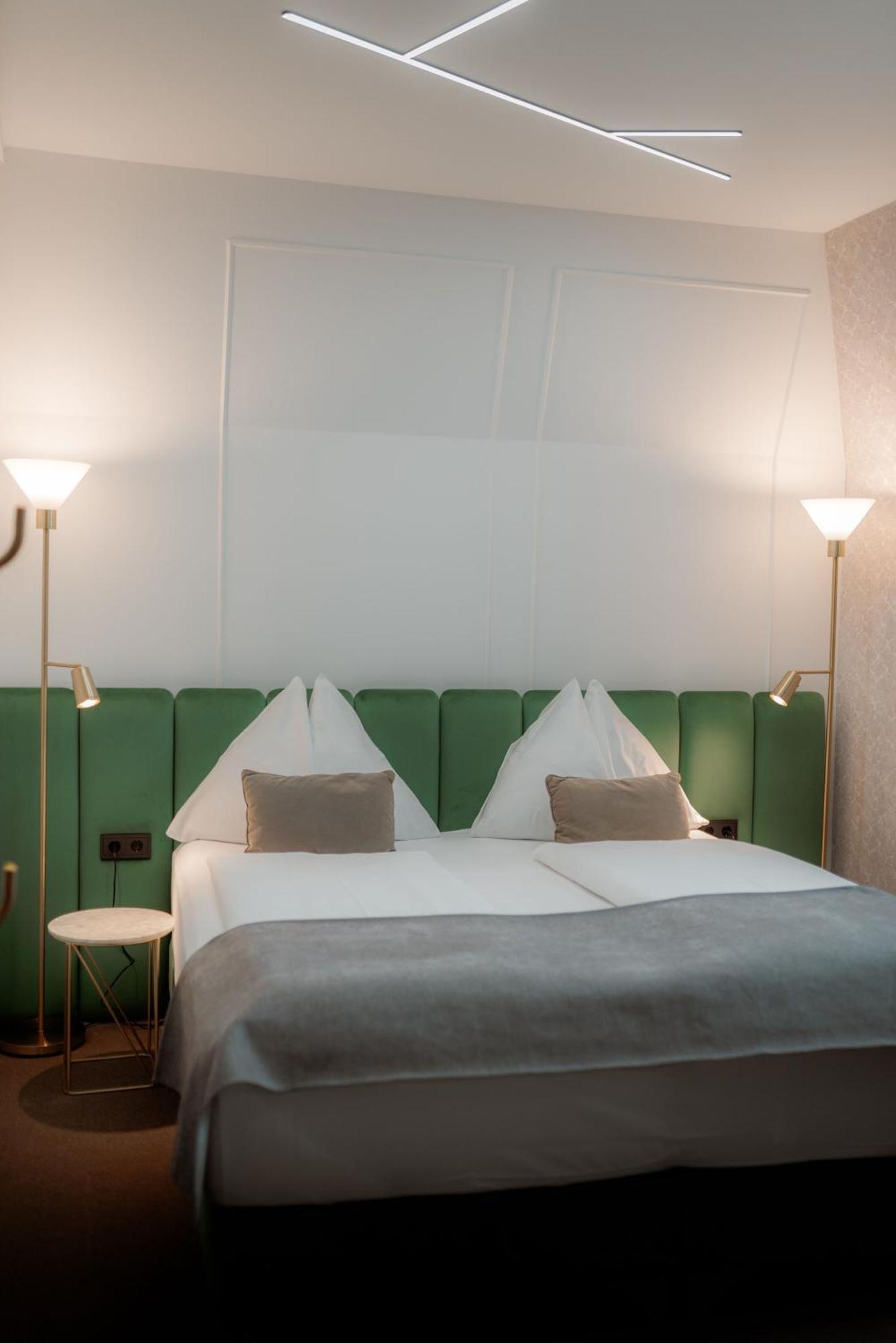 NED Hotel Graz Buitenkant foto