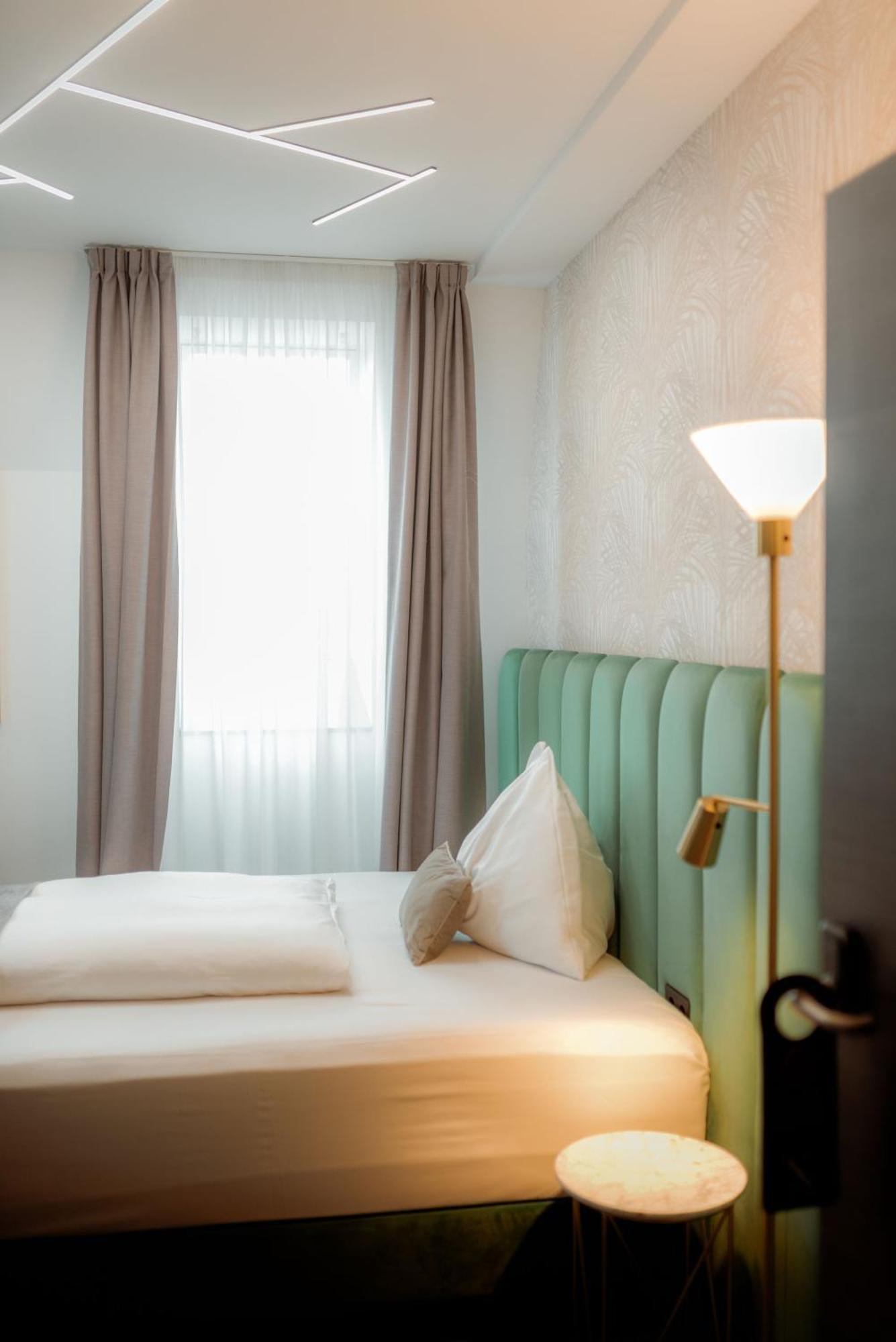 NED Hotel Graz Buitenkant foto