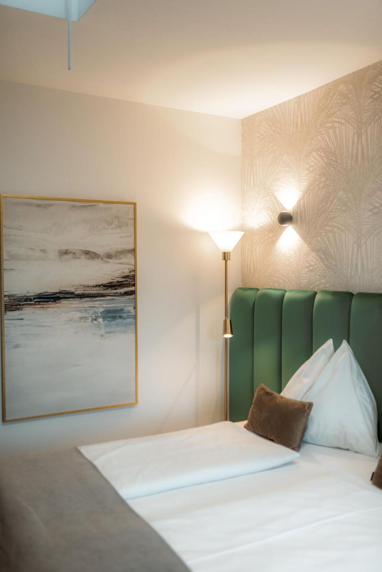 NED Hotel Graz Buitenkant foto